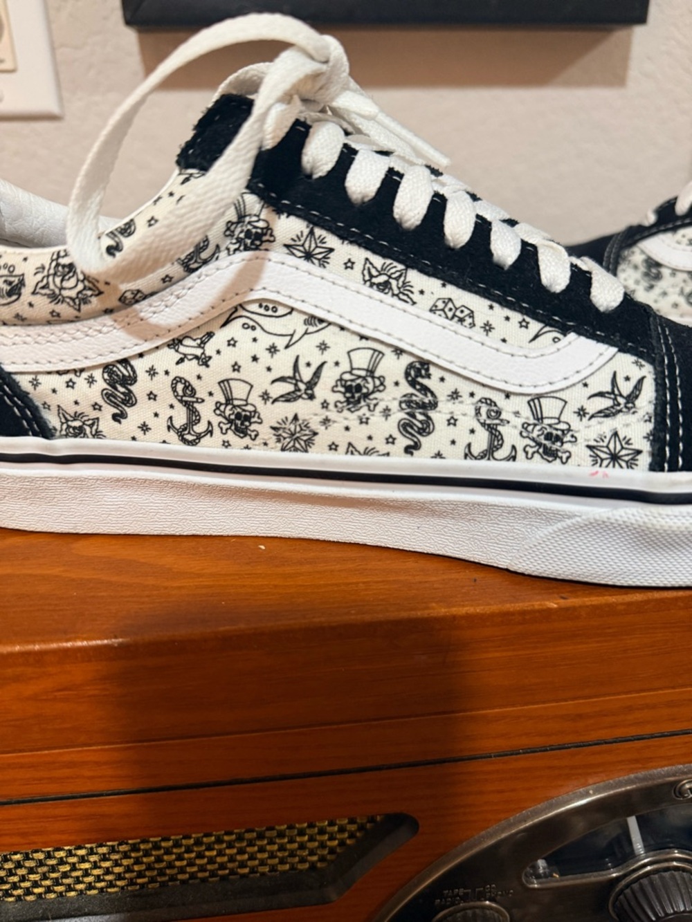 Vans Old Skool Black&White Suede Canvas Skate Shoes Womens 8.5 skulls tattoo - Picture 5 of 5